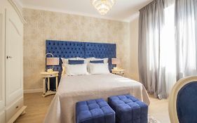 Crys: Apartments, Holiday, Business, Blu